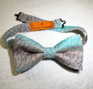 mint/grey;fish scales pattern